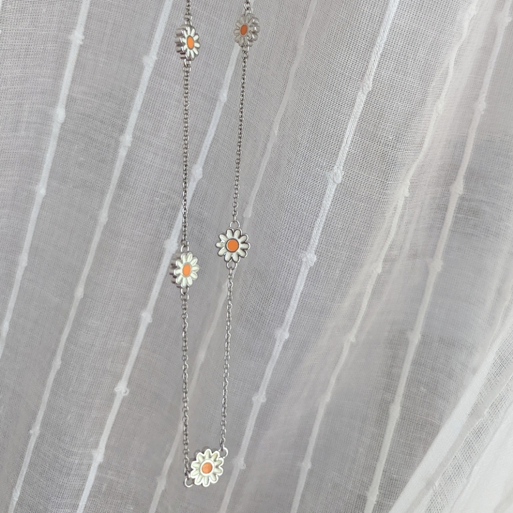 Daisy choker necklace